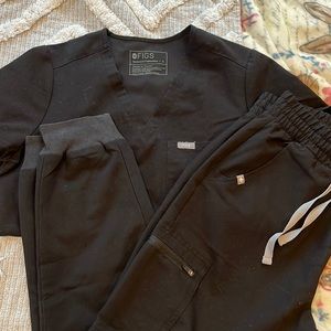 Black Figs Scrubs set!